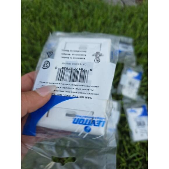 QTY 11 Leviton 42080-4WS QuickPort Wallplate with Id Window, Single Gang, 4-Port - Picture 4 of 16